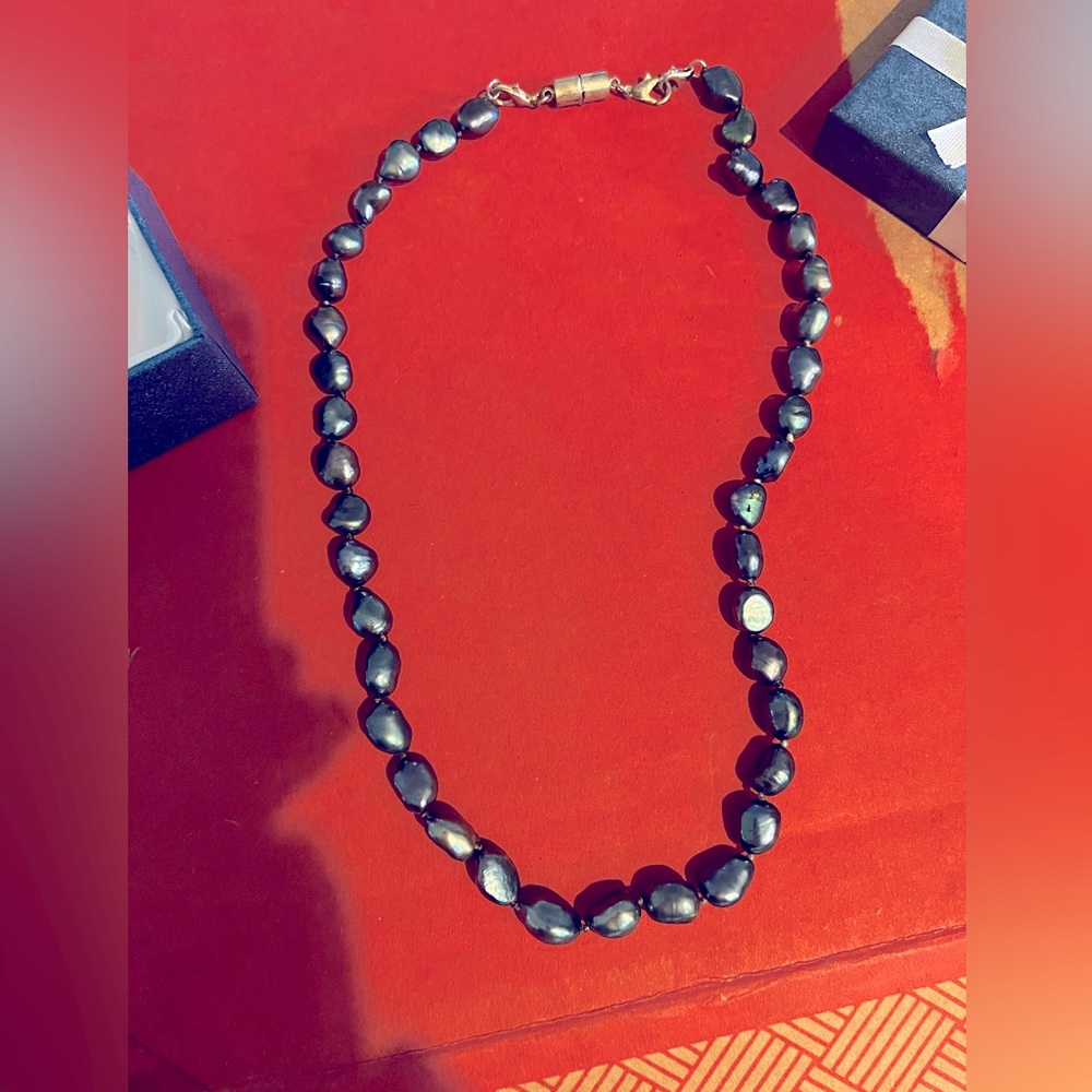 Glass bead necklace navy blue/black